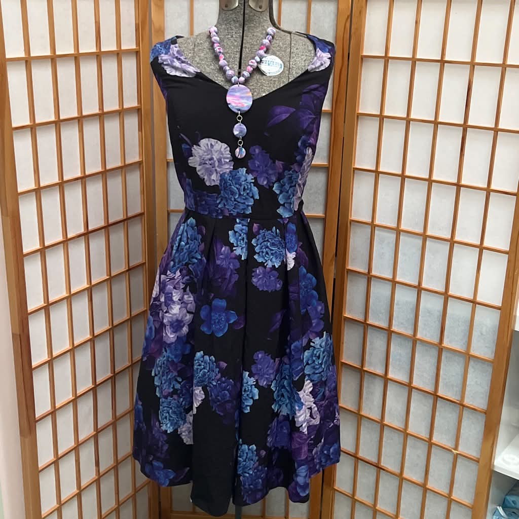 City Chic Party Floral Dress 💜🌸 Size Small